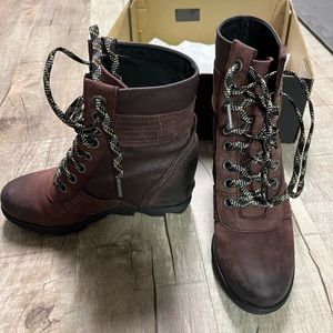 Sorel Lexie wedge boots. Like new condition. Worn once.